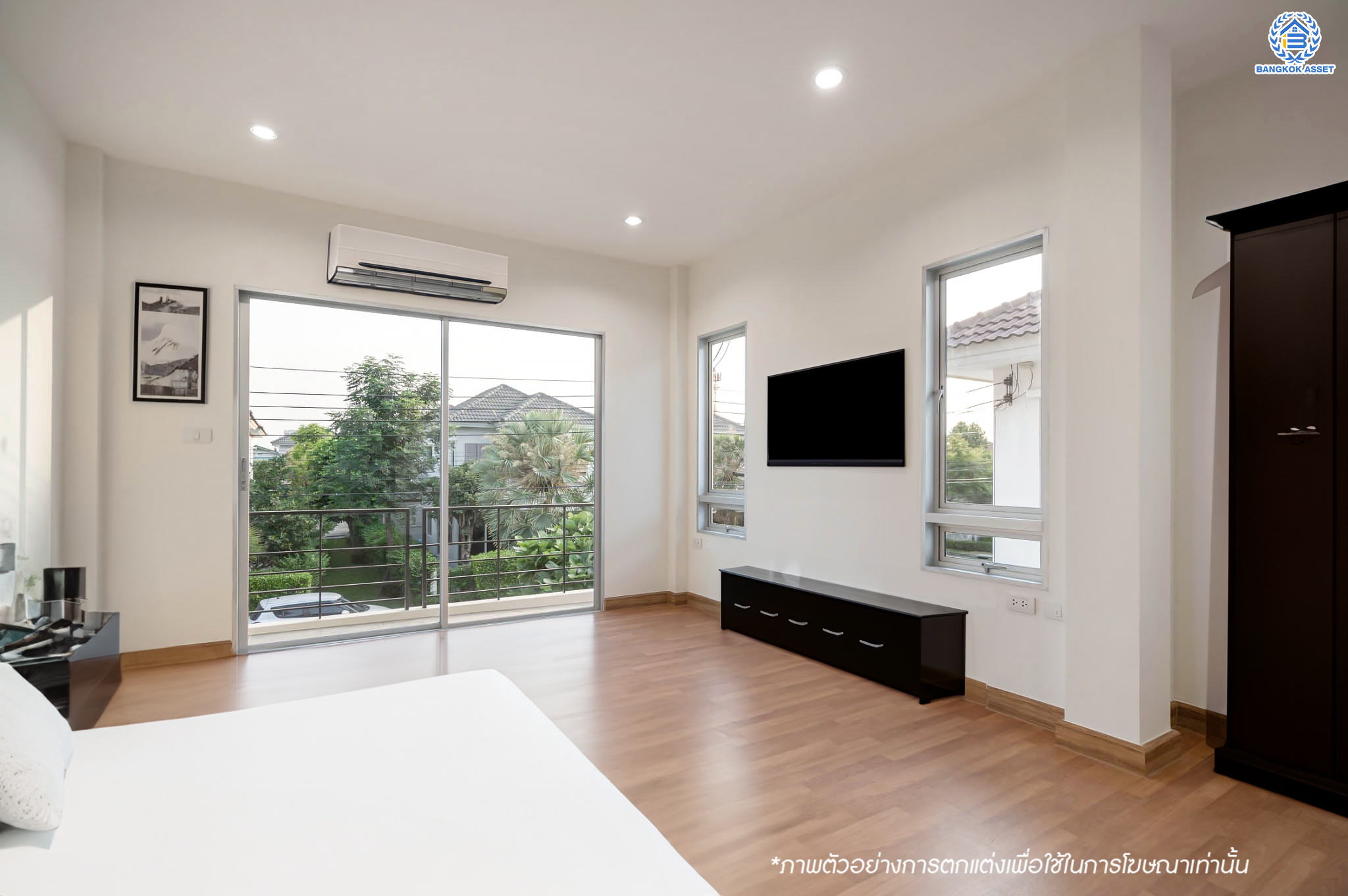 บ้านมือสองตกแต่งใหม่ โครงการ ไลฟ์ บางกอก บูเลอวาร์ด พระราม5 ตกแต่งหรูหรา เนื้อที่ 52.3 ตร.ว. ฟังก์ชัน 3 ห้องนอน 3 ห้องน้ำ 1 ห้องอเนกประสงค์ จอดรถได้ 2 คัน บนทำเลเชื่อมต่อเมือง ใกล้รถไฟฟ้าสายสีม่วง "สถานีแยกติวานนท์" จุดขึ้นทางด่วน "ศรีรัช" และรายล้อมด้วยสิ่งอำนวยความสะดวกครบ